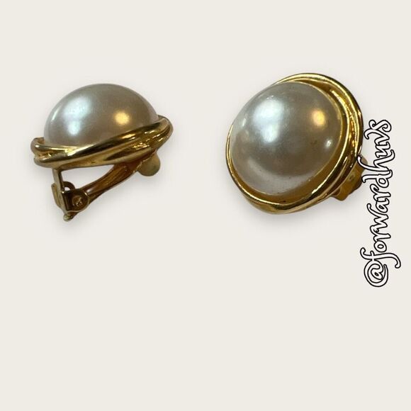 Vintage Faux Pearl Gold Tone Non-Pierced Clip-On Earrings - Picture 5 of 8
